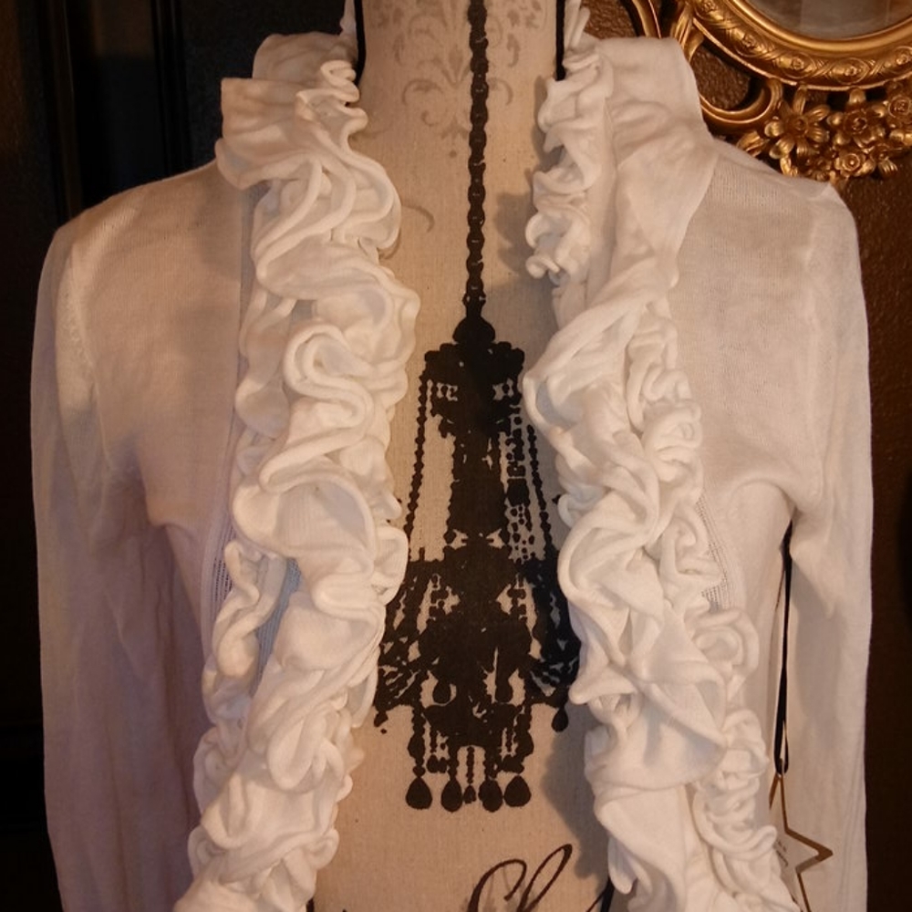 Gorgeous ruffled front cardigan